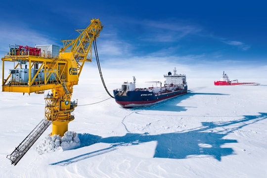 Mỹ trừng phạt quá căng, Nga lập tức sale off 'sập sàn' dầu thô để kéo khách - Giá này không mua còn mua ở đâu