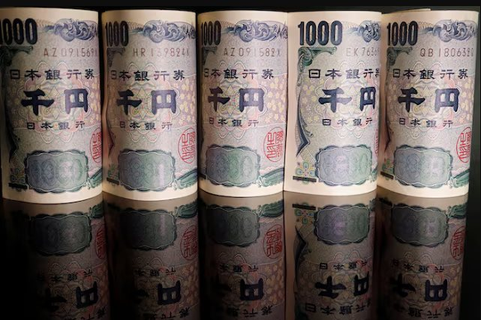 Đồng yên Nhật chạm mức thấp kỷ lục so với euro khi Thủ tướng ủng hộ chính sách tăng lãi suất thận trọng
