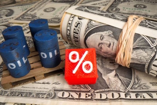 Thị trường ngày 13/11: Áp lực dư cung đè nặng lên dầu, xu hướng năng lượng mới định hình lại triển vọng hàng hóa