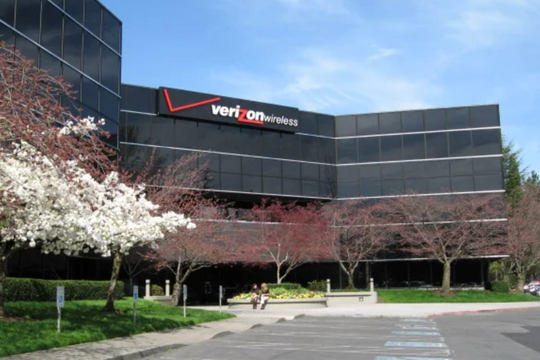 Một nhà mạng viễn thông lớn vừa cắt giảm 15.000 nhân sự vì doanh số thuê bao trả sau thấp báo động 