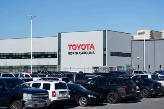 Toyota sẽ đầu tư 10 tỷ USD vào Mỹ trong 5 năm, vừa khánh thành nhà máy pin siêu 'khủng'