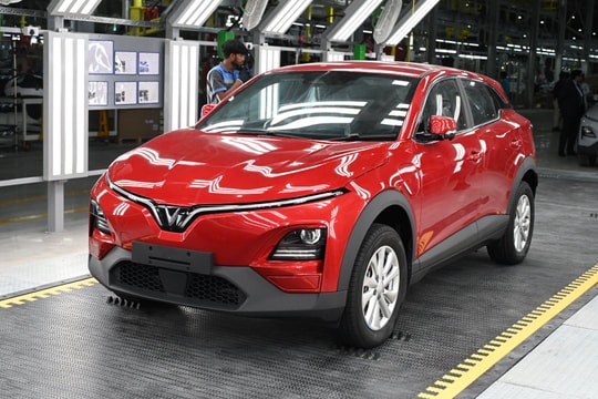 Quốc gia châu Á tỷ dân này cùng lúc đón VinFast và Tesla, nhưng 'gã khổng lồ Mỹ' đang đuối hơn?