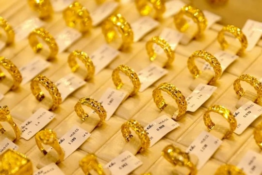 Ngày 15/11: Giá vàng nhẫn, vàng miếng tiếp tục giảm mạnh 