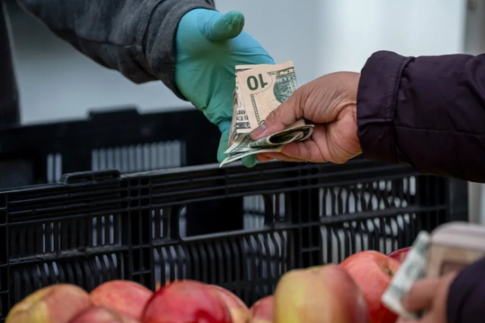 Buồn của nền kinh tế lớn nhất thế giới: 1/4 gia đình lương ‘chỉ đủ ăn’, đốt 95% tiền vào sinh hoạt phí đắt đỏ, chênh lệch thu nhập lớn chưa từng có trong 9 năm