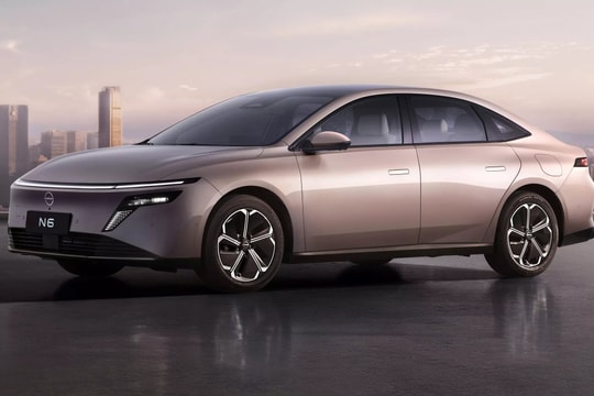 Hãng xe Nhật mở bán mẫu sedan hybrid đối đầu Toyota Camry đẹp long lanh nhưng giá rẻ khó tin – khởi điểm tương đương 400 triệu đồng