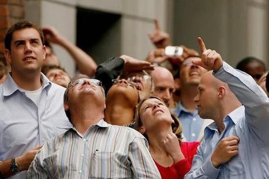 VN-Index bất ngờ đảo chiều hồi phục với thanh khoản thấp: Đáy quanh đây hay chỉ là nhịp "bull trap"?