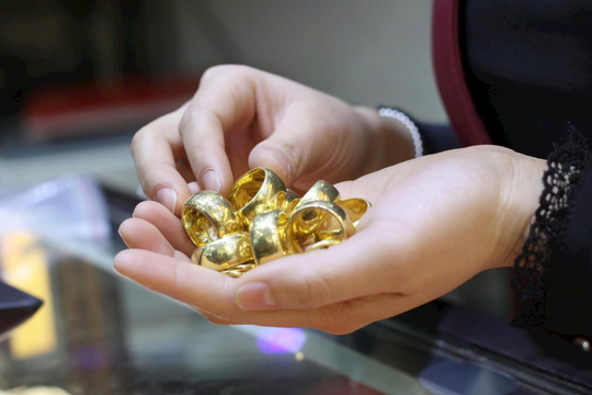 Công an Hà Nội cảnh báo chiêu lừa đảo khiến người dân không muốn bán vàng nhưng vẫn phải bán