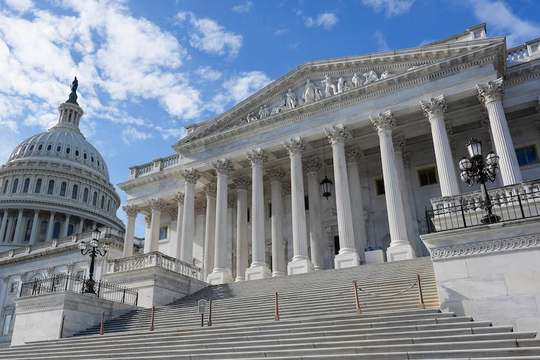Mọi ánh mắt đổ dồn vào báo cáo việc làm trở lại trong tuần này: Biến số then chốt để Fed thống nhất lãi suất?
