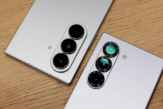 Đáng buồn thay, từ kẻ tiên phong, Samsung giờ chỉ biết ngồi chờ iPhone làm cái gì là "bắt chước cái đấy"?