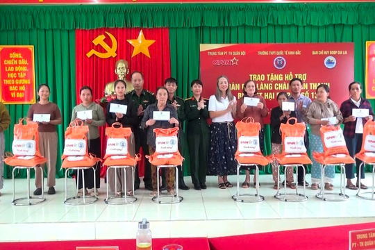 Gần 200 triệu đồng hỗ trợ xây dựng lại làng chài Xuân Thạnh sau bão số 13