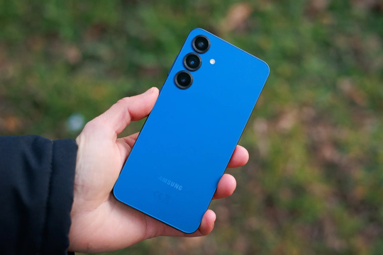 Điện thoại này đúng là “con ghẻ” của Samsung: Nếu chịu thay đổi 1 thứ, nó sẽ còn bán chạy hơn cả S25 Ultra