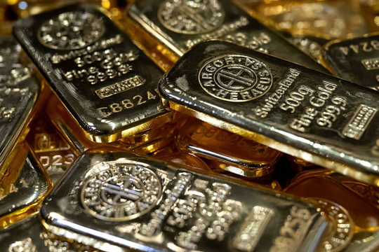 Giá tăng nóng, giới nhà giàu không bán mà đổ xô mang vàng thỏi đi cho thuê, tính lãi lên đến 5%, đi ngược quan niệm truyền thống