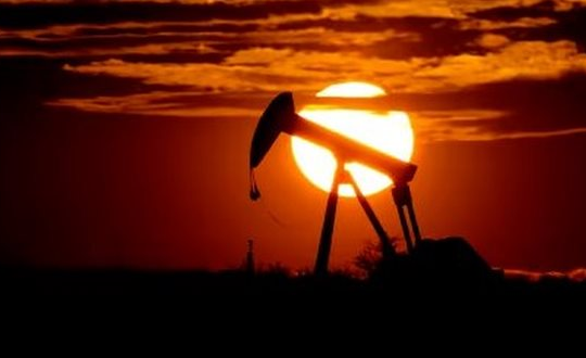 Sau Ấn Độ, thêm 2 khách hàng quan trọng vừa quay lưng với dầu Nga: Xuất khẩu lao dốc đến 87%, dòng chảy thương mại bị xáo trộn