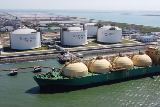 Thị trường ngày 19/11: Nga giảm 40% LNG cho Trung Quốc, hệ lụy lan rộng lên giá năng lượng châu Á