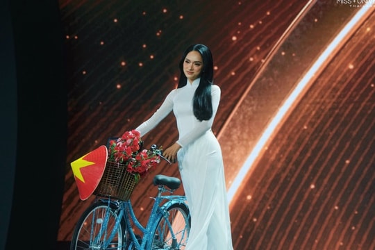 Công ty nào làm chiếc xe đạp cùng hoa hậu Hương Giang "gây bão" Miss Universe?