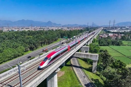 Tỷ phú Phạm Nhật Vượng và tỷ phú Trần Đình Long 'nổ súng' 2 dự án thép vào cùng một ngày