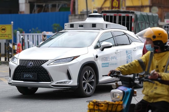 Robotaxi đang khiến 7,5 triệu tài xế taxi, 11 triệu người giao hàng và hàng triệu lái xe khác ở Trung Quốc đối mặt nguy cơ thất nghiệp
