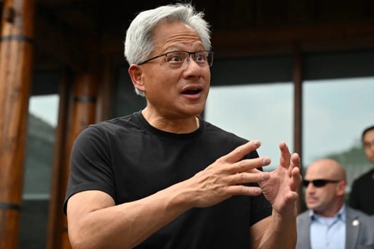 CEO Jensen Huang cho biết Nvidia đang ‘cứu cả thế giới’, nói thẳng về việc vốn hóa bốc hơi 500 tỷ USD trong vài tuần