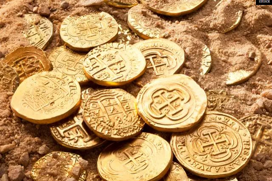 Đào sân sau để xây bể bơi, người đàn ông bất ngờ phát hiện 5 thỏi vàng trị giá hơn 20 tỷ đồng, có đầy đủ số series truy xuất nguồn gốc