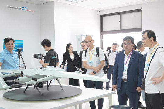 Món quà 20/11 đặc biệt của CT Group: Lab UAV dẫn dắt robot nông nghiệp tặng ĐH Cần Thơ