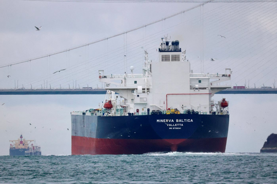 Gần 50 triệu thùng dầu Nga 'trôi nổi' trên biển: Chuyện gì đang xảy ra?