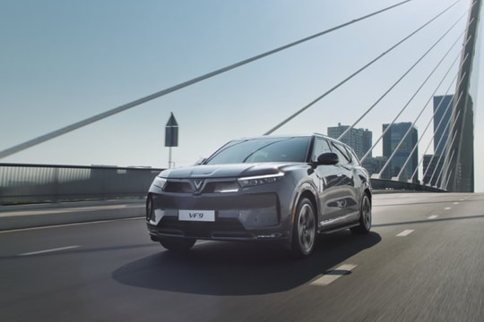 VinFast bán hơn 110.000 xe chỉ trong 9 tháng, doanh thu tăng vọt