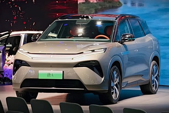 Mẫu SUV gây tranh cãi nhất của BYD ở Việt Nam vừa được nâng cấp: Sạc pin chỉ mất đúng 5 phút, giá tương đương 800 triệu