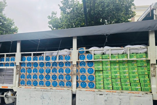 Vinamilk hỗ trợ hàng trăm nghìn sản phẩm dinh dưỡng đến người dân vùng lũ miền Trung và Tây Nguyên