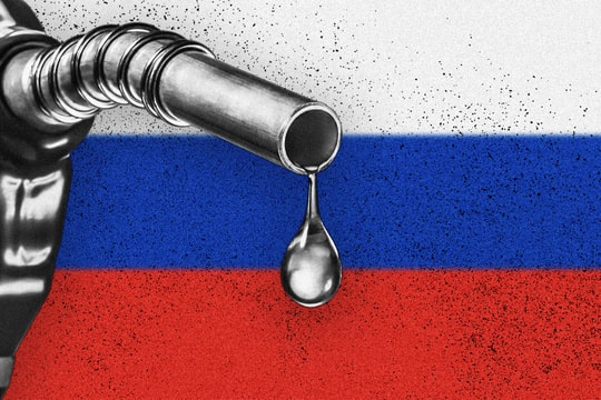 Buồn của dầu Nga: Một quốc gia vừa giảm nhập khẩu đến 2/3 sản lượng, hơn 48 triệu thùng dầu đang lênh đênh trên biển, doanh thu thấp nhất trong 2,5 năm