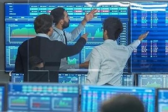 Phiên 25/11: Khối ngoại giảm bán ròng, ngược chiều tung hàng trăm tỷ gom một cổ phiếu ngân hàng