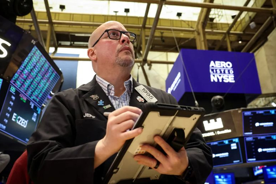 Dow Jones nhảy vọt hơn 660 điểm, ﻿chứng khoán Mỹ xanh mướt khi kỳ vọng Fed cắt giảm lãi suất ngày một tăng