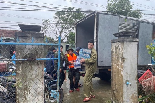 100.000 m2 tôn được gửi khẩn cấp tới người dân Đắk Lắk để sửa nhà sau mưa lũ