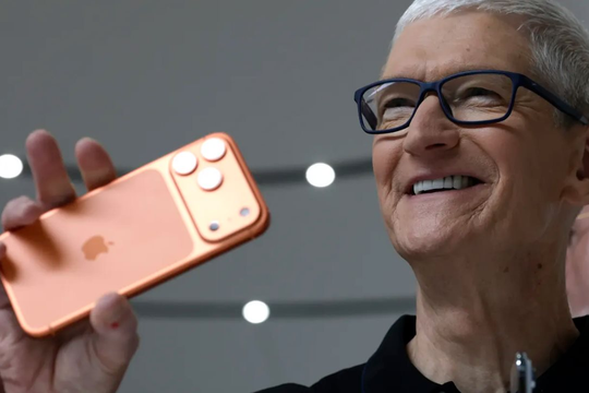 Lần đầu tiên sau 14 năm, Apple vượt Samsung về sản lượng điện thoại