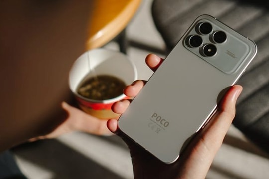 Một dòng smartphone ‘vua hiệu năng giá tốt’ vừa được đưa trở lại Việt Nam: Giá 17 triệu mà chip đỉnh nóc, loa công nghệ Bose, pin lớn nhất phân khúc