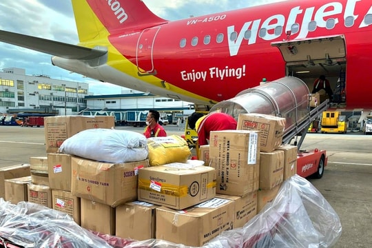 Những chuyến bay Vietjet chở đầy yêu thương