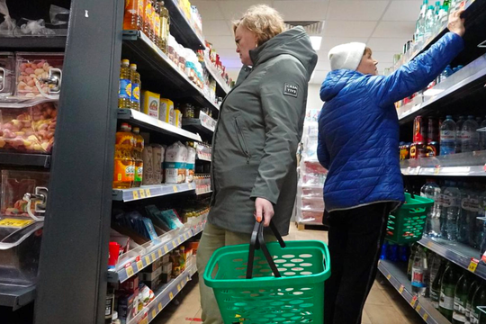 Kinh tế Nga bắt đầu lộ dấu hiệu 'báo động'?: Tăng trưởng GDP tụt dốc, người dân 'thắt lưng buộc bụng', hàng loạt ngành sản xuất, xuất khẩu trì trệ