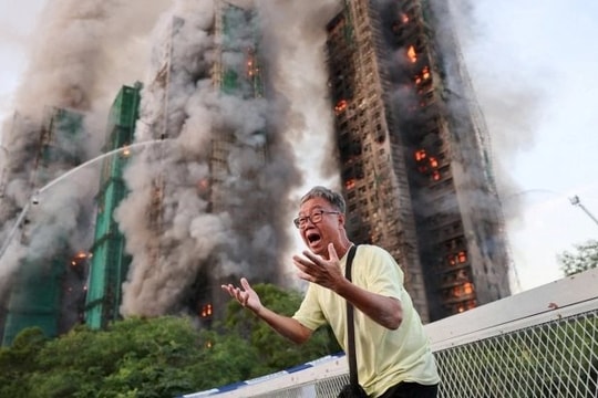 Vụ cháy chung cư ở Hong Kong: Vì sao đặc khu giàu có vẫn dùng giàn giáo từ thời Vạn Lý Trường Thành?