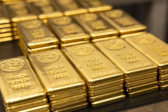 Thị trường ngày 28/11: Kim loại quý giữ đà, dầu giao dịch mỏng ở vùng thấp, LNG gây thất vọng