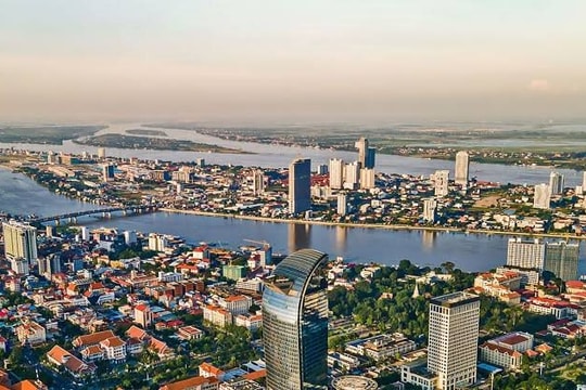 Tăng trưởng có dấu hiệu suy giảm, Campuchia bị cảnh báo