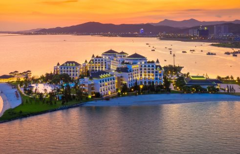 Từ năm 2026, hệ thống khách sạn Vinpearl thông báo lùi giờ check-in 1 tiếng 