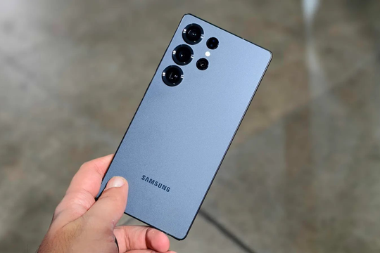 Cây bút công nghệ: "Thử dùng mẫu điện thoại bị chê nhàm chán của Samsung, tôi chợt nhận ra mình đã sai lầm"