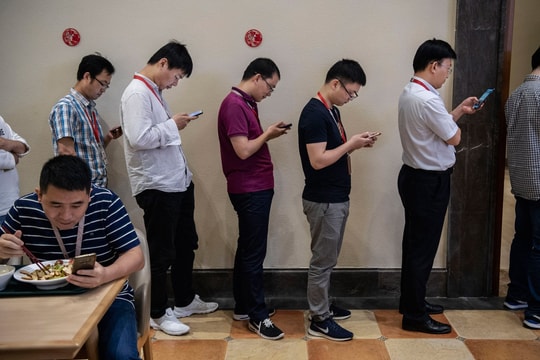 Dân tình Việt "kêu ầm trời" vì một thứ tăng giá còn hơn cả vàng: Nguy cơ không mua bây giờ là còn lên nữa