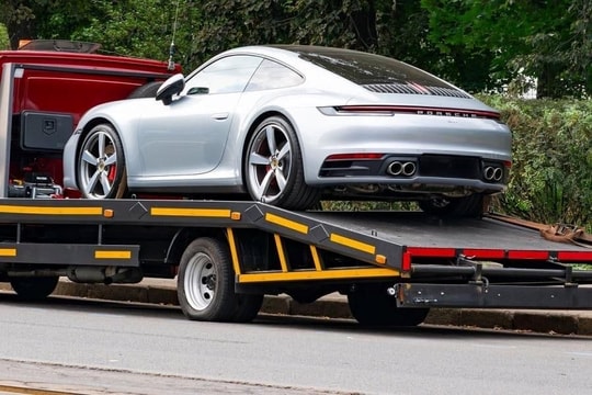 Hàng trăm xe Porsche tại Nga ngừng hoạt động một cách bí ẩn