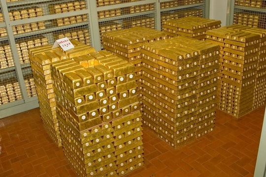Chủ nhân kho vàng trị giá hơn 300 tỷ USD nhận cảnh báo từ châu Âu 