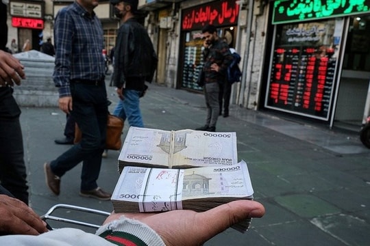 Đồng tiền của nền kinh tế thuộc BRICS giảm xuống mức thấp kỷ lục, đổi hơn 1,2 triệu mới được 1 USD