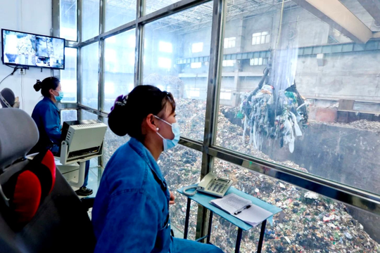 Kỳ lạ nền kinh tế 18.000 tỷ USD: Tỷ dân nhưng hết rác để đốt, phải 'săn lùng' rác ở khắp nơi trên thế giới