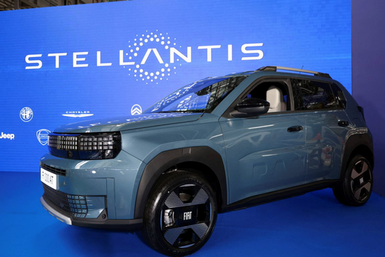 Một hãng xe vừa vi phạm hợp đồng hàng trăm triệu USD với chính phủ, số phận 3.000 nhân viên vô định 