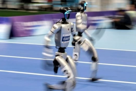 Trung Quốc mở ra kỷ nguyên ‘cửa khẩu hải quan không người’, đưa robot tới các trạm biên giới: Cuộc cách mạng ngang tầm AI và xe điện!