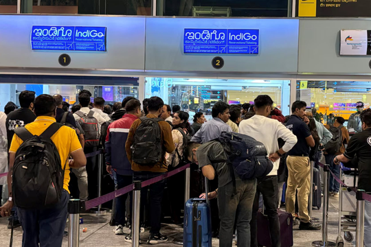 Ngành hàng không Ấn Độ hỗn loạn, 1.000 chuyến bay bị huỷ chỉ trong vài ngày: Điều gì khiến hàng nghìn hành khách mắc ket?