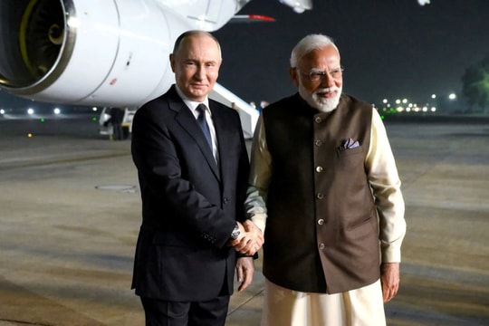 Ông Putin: ‘Mỹ còn mua nhiên liệu của chúng tôi, tại sao Ấn Độ lại không?’